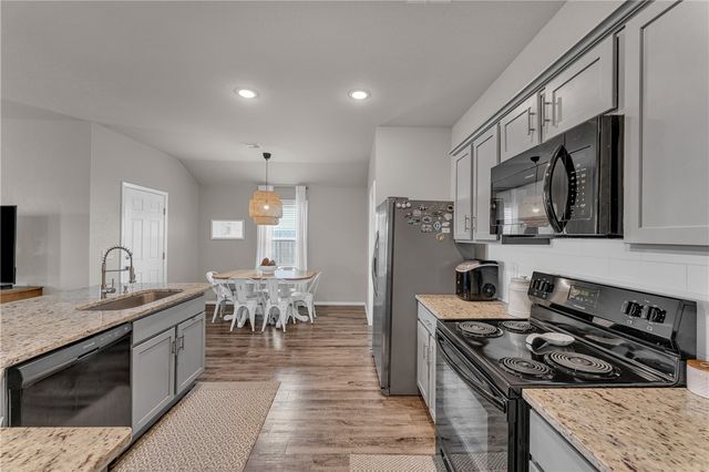 503 W Fitchberg Street, Siloam Springs, AR 72761