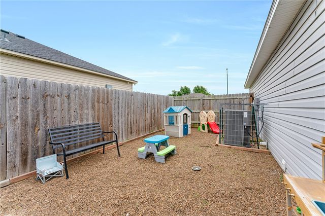 503 W Fitchberg Street, Siloam Springs, AR 72761