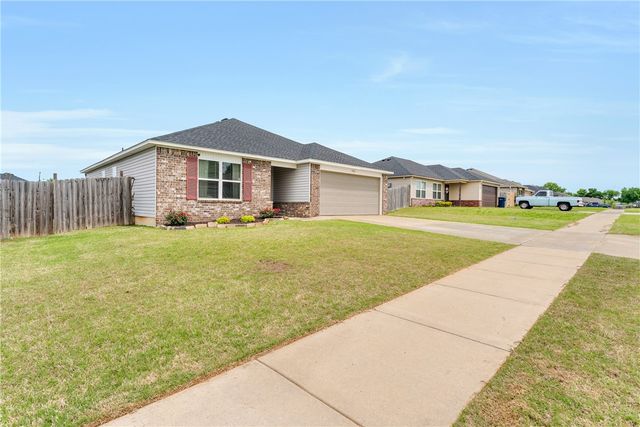503 W Fitchberg Street, Siloam Springs, AR 72761