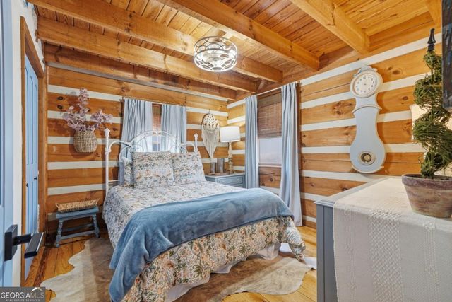 33 Foxhound Drive, Ellijay, GA 30540