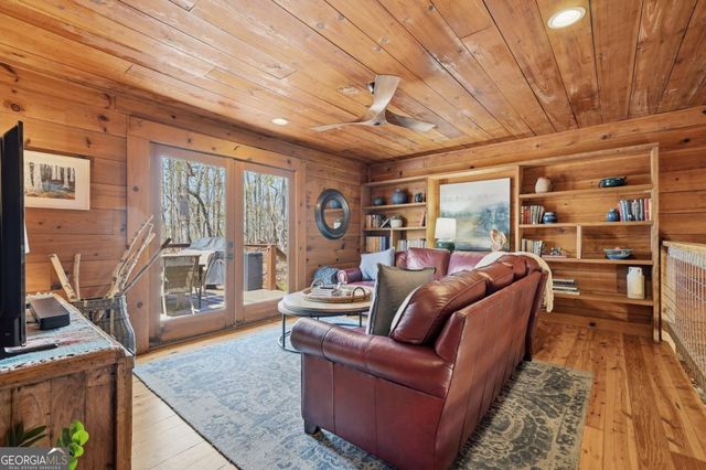 33 Foxhound Drive, Ellijay, GA 30540