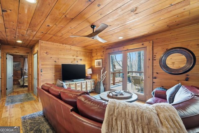 33 Foxhound Drive, Ellijay, GA 30540