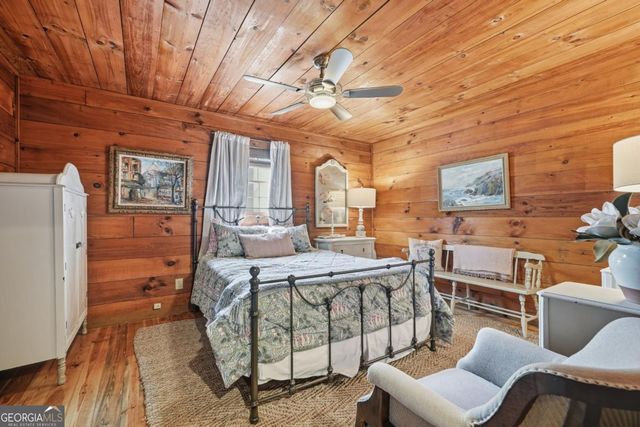 33 Foxhound Drive, Ellijay, GA 30540