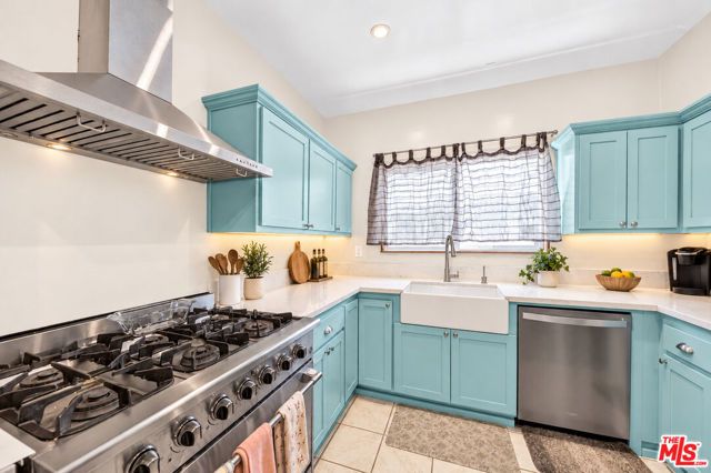 1610 W 36th Place, Los Angeles, CA 90018