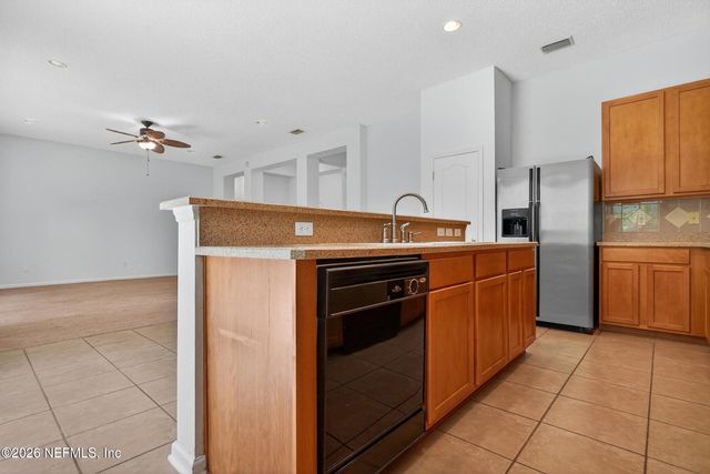 872 COLLINSWOOD Drive W, Jacksonville, FL 32225