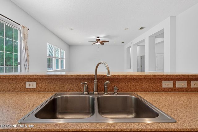 872 COLLINSWOOD Drive W, Jacksonville, FL 32225