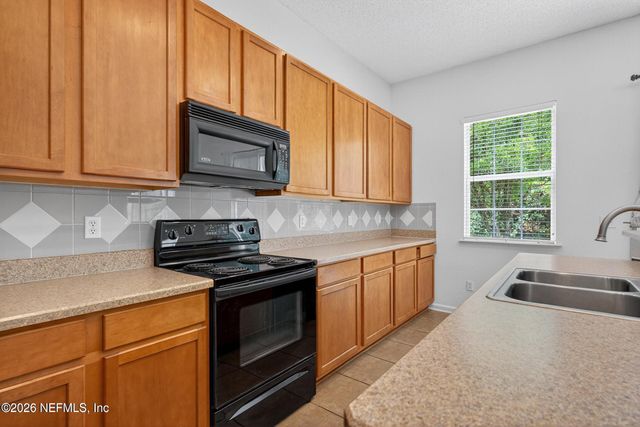 872 COLLINSWOOD Drive W, Jacksonville, FL 32225