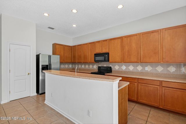 872 COLLINSWOOD Drive W, Jacksonville, FL 32225