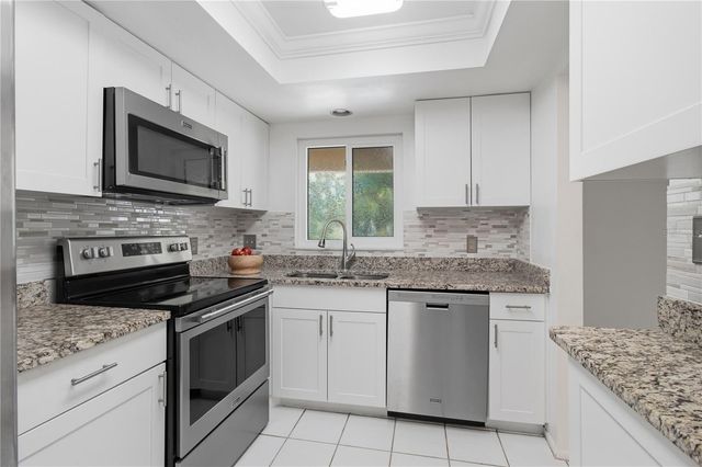 2448 CLUBHOUSE DRIVE 202, Sarasota, FL 34232