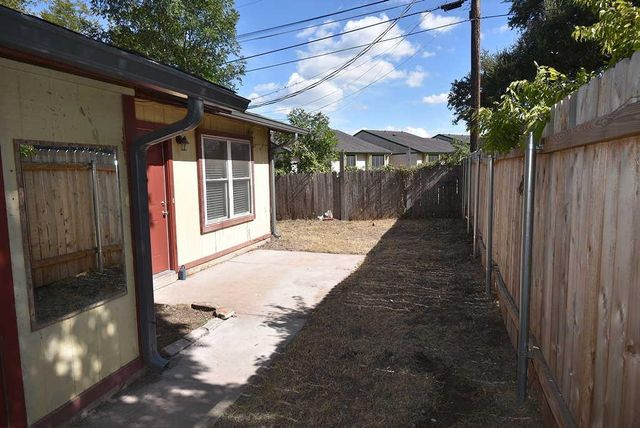 3319 Dolphin DR A, Austin, TX 78704