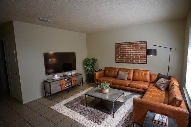 3319 Dolphin DR A, Austin, TX 78704