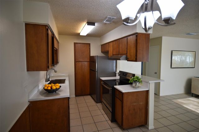 3319 Dolphin DR A, Austin, TX 78704