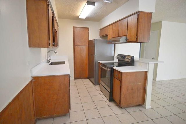 3319 Dolphin DR A, Austin, TX 78704