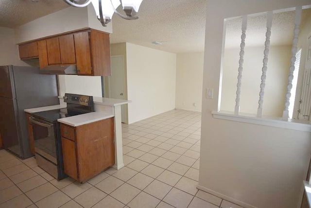 3319 Dolphin DR A, Austin, TX 78704