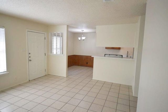 3319 Dolphin DR A, Austin, TX 78704