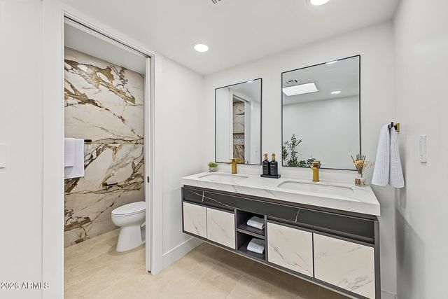 5621 N PALACIO Place, Phoenix, AZ 85014