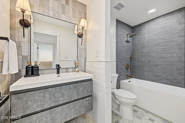 5621 N PALACIO Place, Phoenix, AZ 85014