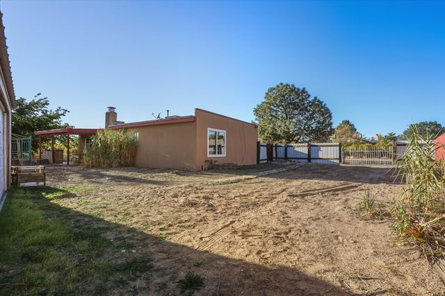 6016 Unitas Lane NW, Albuquerque, NM 87114