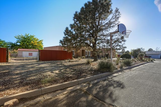 6016 Unitas Lane NW, Albuquerque, NM 87114