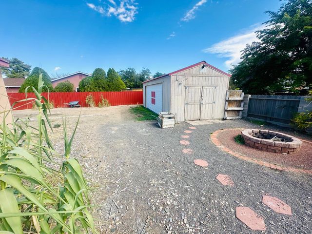 6016 Unitas Lane NW, Albuquerque, NM 87114