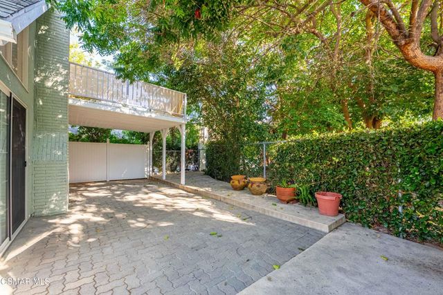 30730 Davey Jones Drive, Agoura Hills, CA 91301