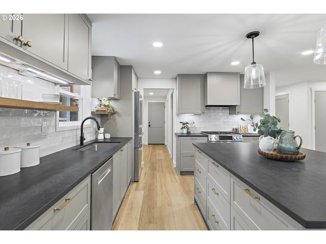 12850 Sw 22ND St, Beaverton, OR 97008