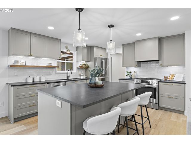 12850 Sw 22ND St, Beaverton, OR 97008