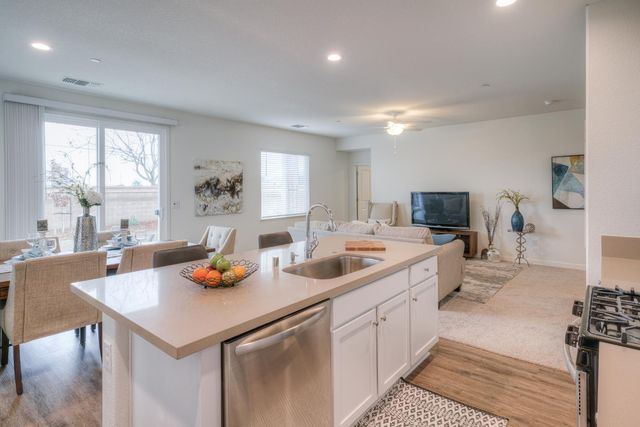 1404 Jim HInes, Olivehurst, CA 95961