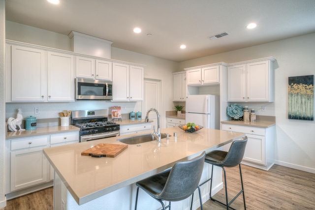 1404 Jim HInes, Olivehurst, CA 95961