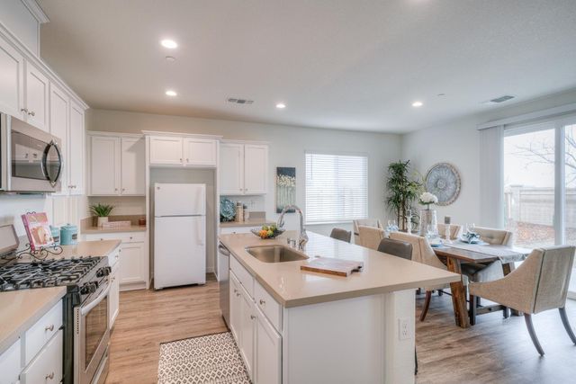 1404 Jim HInes, Olivehurst, CA 95961