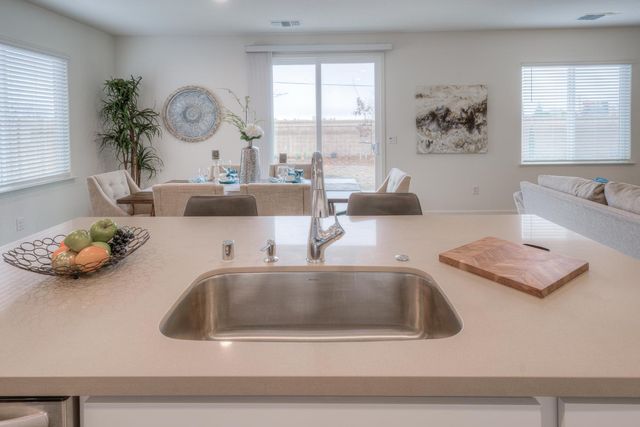 1404 Jim HInes, Olivehurst, CA 95961
