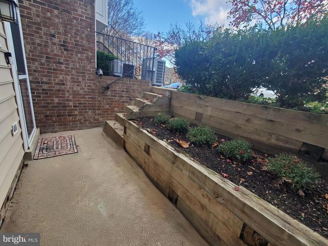 2433 WENTWORTH DR, Crofton, MD 21114