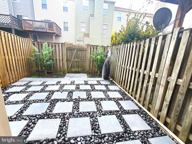 2433 WENTWORTH DR, Crofton, MD 21114