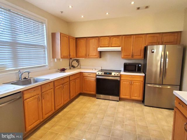 2433 WENTWORTH DR, Crofton, MD 21114