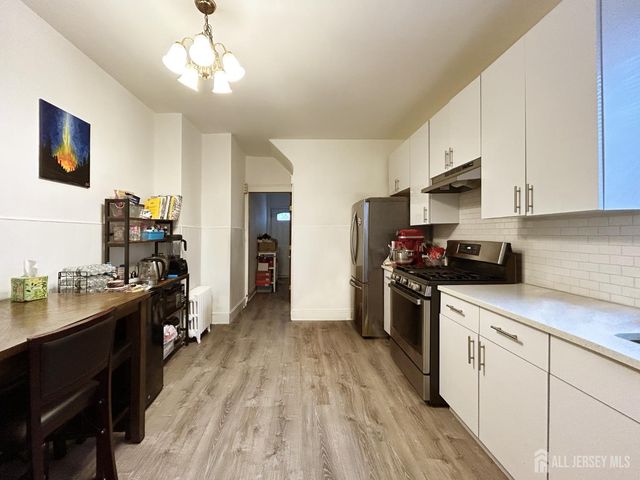 104 Thompson Street, Raritan, NJ 08869