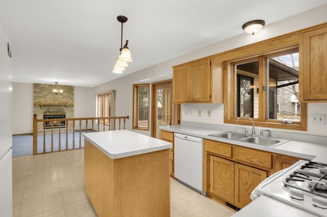 1414 Corral Lane, Woodbury, MN 55125