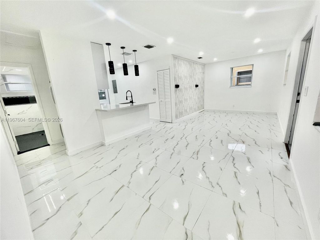 1409 NE 151st Ter 1409, North Miami Beach, FL 33162