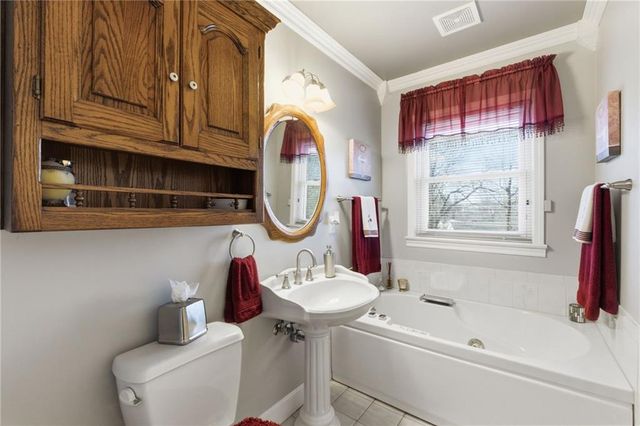 14401 Lookout Drive, Kansas City, MO 64139