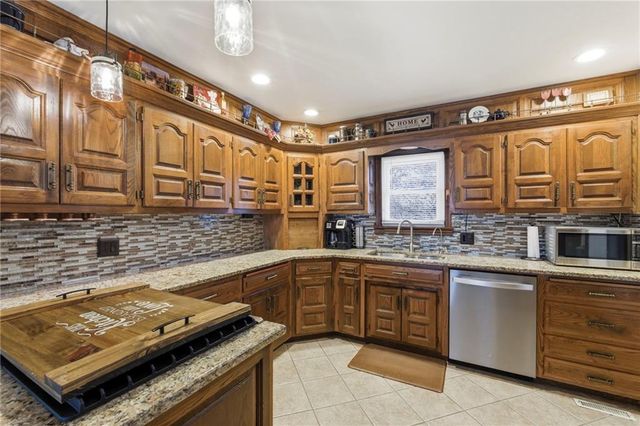 14401 Lookout Drive, Kansas City, MO 64139