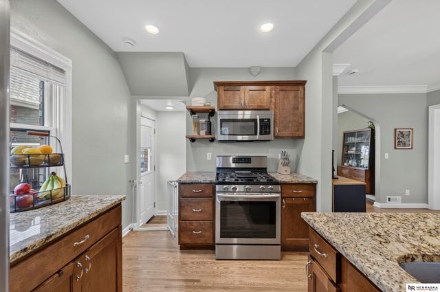 2004 N 51st Street, Omaha, NE 68104