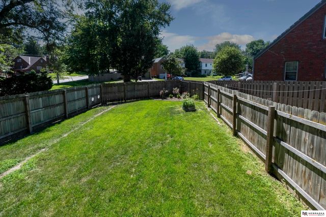 2004 N 51st Street, Omaha, NE 68104