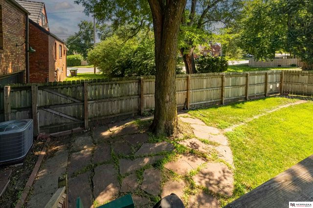 2004 N 51st Street, Omaha, NE 68104