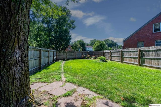 2004 N 51st Street, Omaha, NE 68104