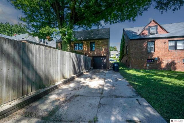 2004 N 51st Street, Omaha, NE 68104