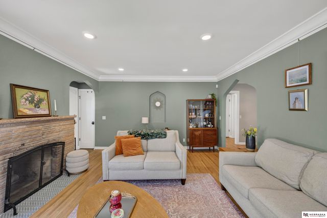2004 N 51st Street, Omaha, NE 68104