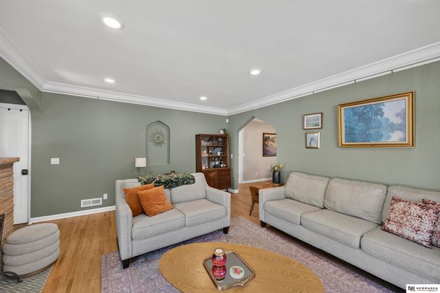 2004 N 51st Street, Omaha, NE 68104