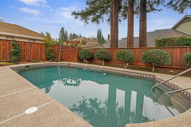 3829 Mondrian Dr, Modesto, CA 95356