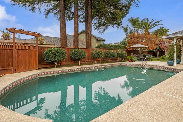 3829 Mondrian Dr, Modesto, CA 95356