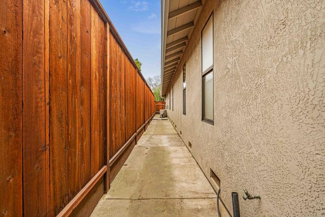 3829 Mondrian Dr, Modesto, CA 95356