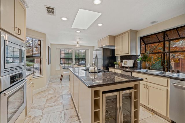 3829 Mondrian Dr, Modesto, CA 95356